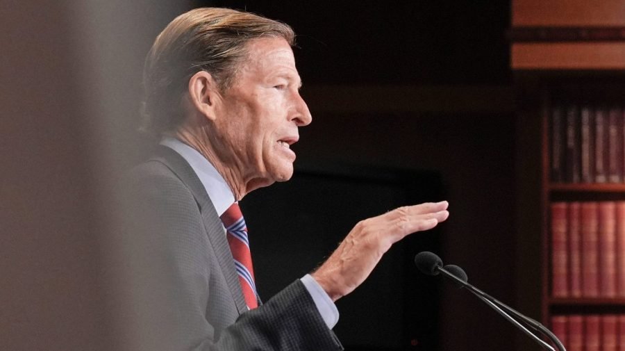 Senate Dem divide emerges as progressives warn against ending shutdown