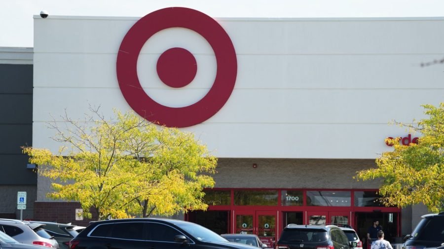 Target adding '10-4' policy requiring workers to smile