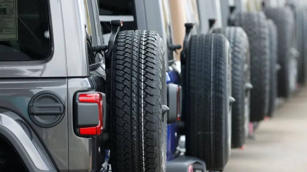 Chrysler recalls 320,000 Jeep plug-in hybrids over battery fire risk