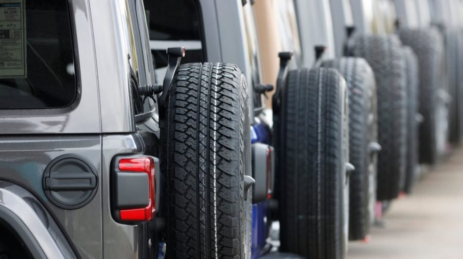 Chrysler recalls more than 320K Jeep SUVs due to battery fire risk