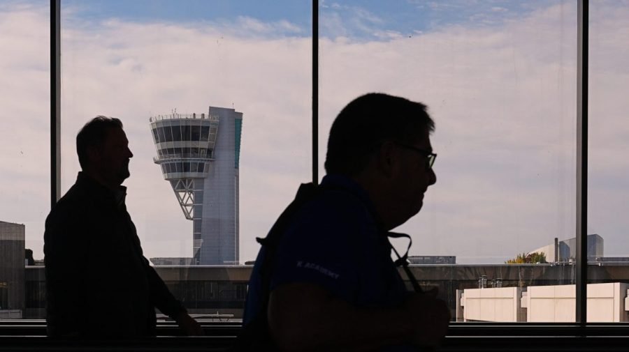 Live updates: FAA cuts flights; GOP worries as Democrats gain ground in shutdown talks