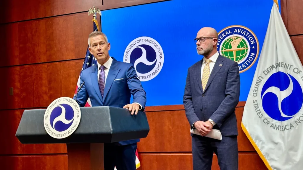 FAA gives $10,000 bonuses to controllers and technicians with perfect attendance during shutdown