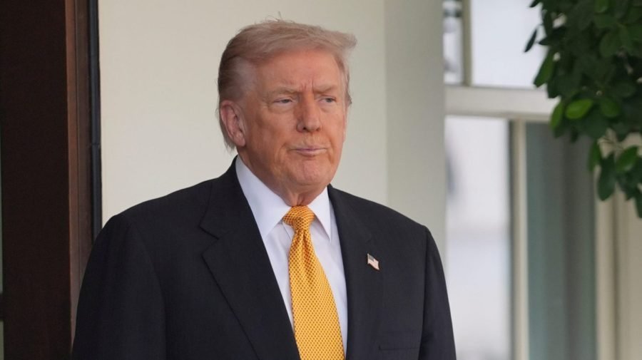 Ex-Trump aide says 'White House needs to course correct' on economic messaging