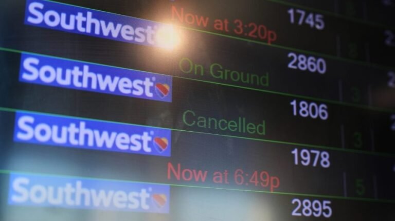 Trade group calls for 'long-term solution' to protect air travel in future shutdown