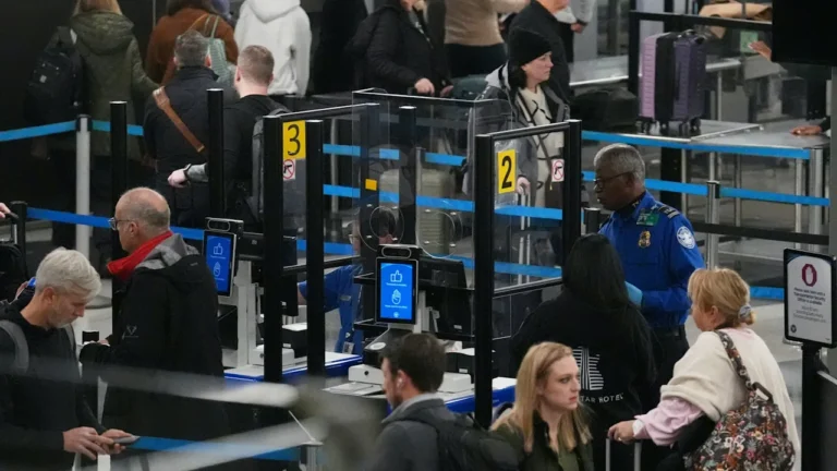 By the numbers: How the government shutdown is impacting U.S. air travel