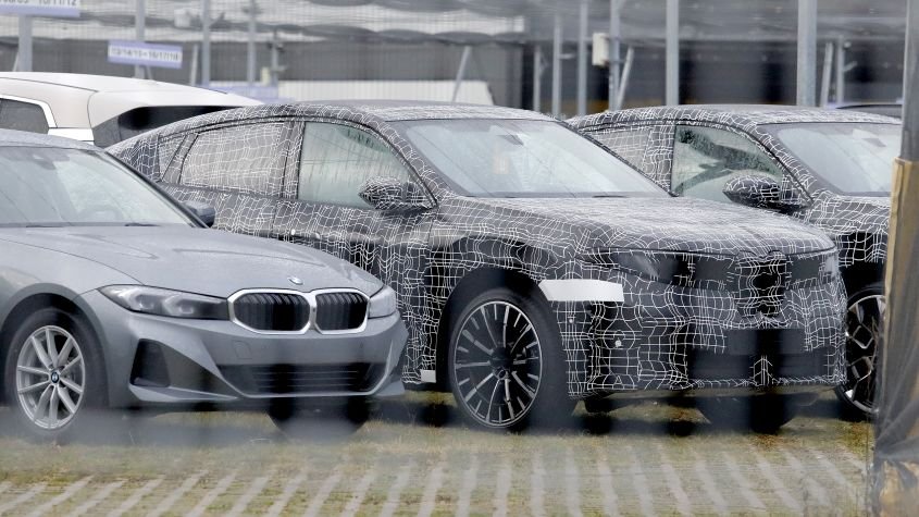 New BMW iX4 to offer colossal 500-mile range and rakish looks