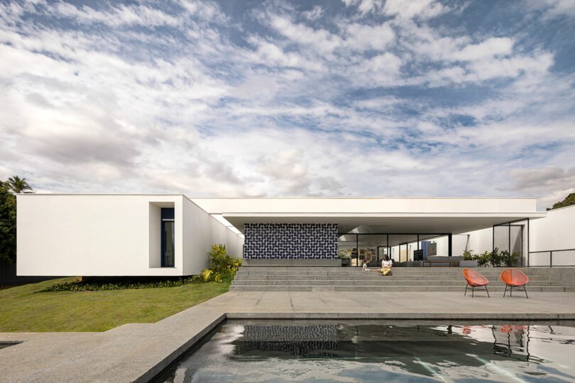 A Modernist, Pavilion-Style Home That Doubles as a Gallery