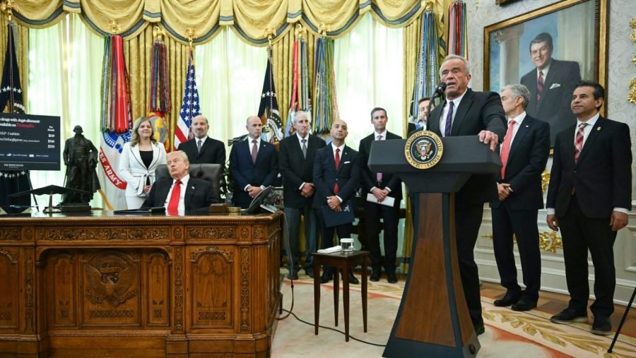 White House guest faints during Trump event in Oval Office