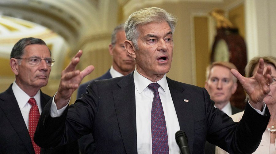 Trump administration 'willing to look at all options’ on health care: Oz