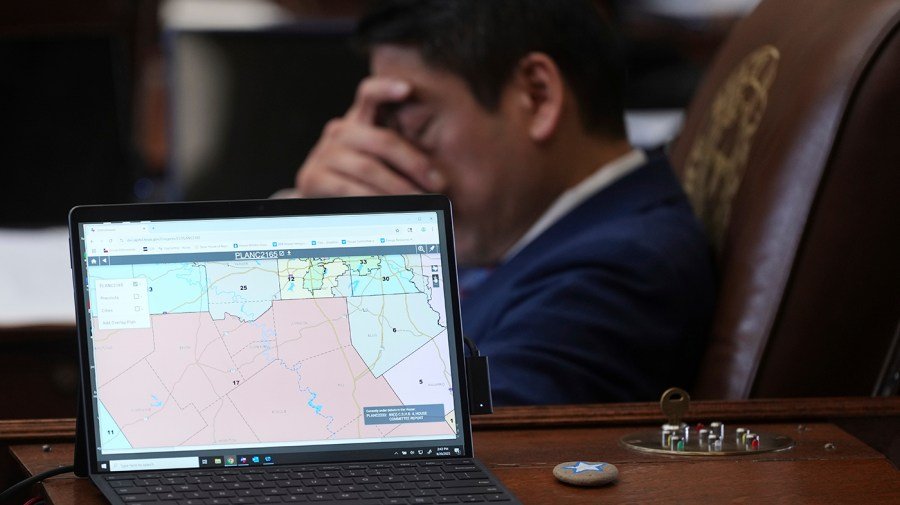 Redistricting blitz ignites in courts 