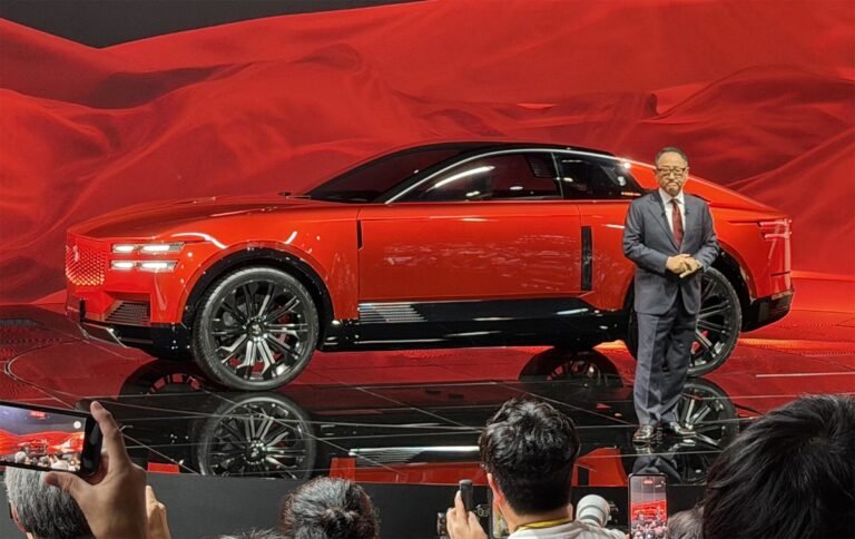 Toyota Wants to Help GM and Ford Sell Cars in Japan