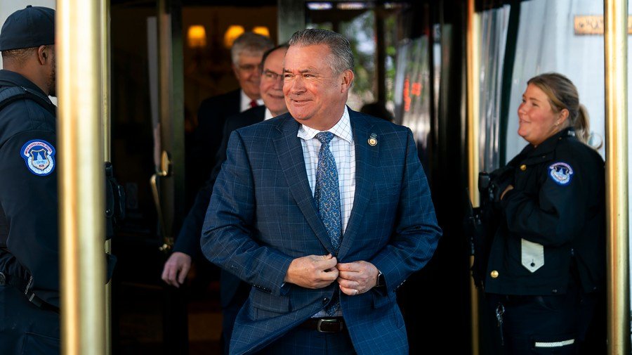 Bipartisan lawmakers question Trump administration on alleged drug boat strikes