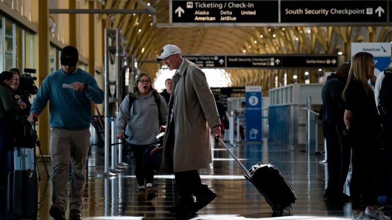 Weekend flight cancellations total 4,500 amid shutdown