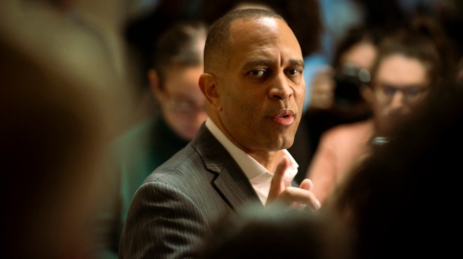 Watch live: Jeffries gives remarks as government shutdown persists