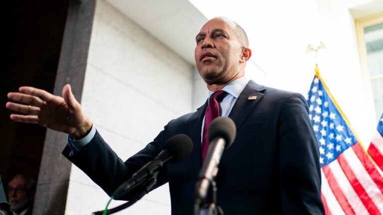 Jeffries opposes Senate moves to end shutdown