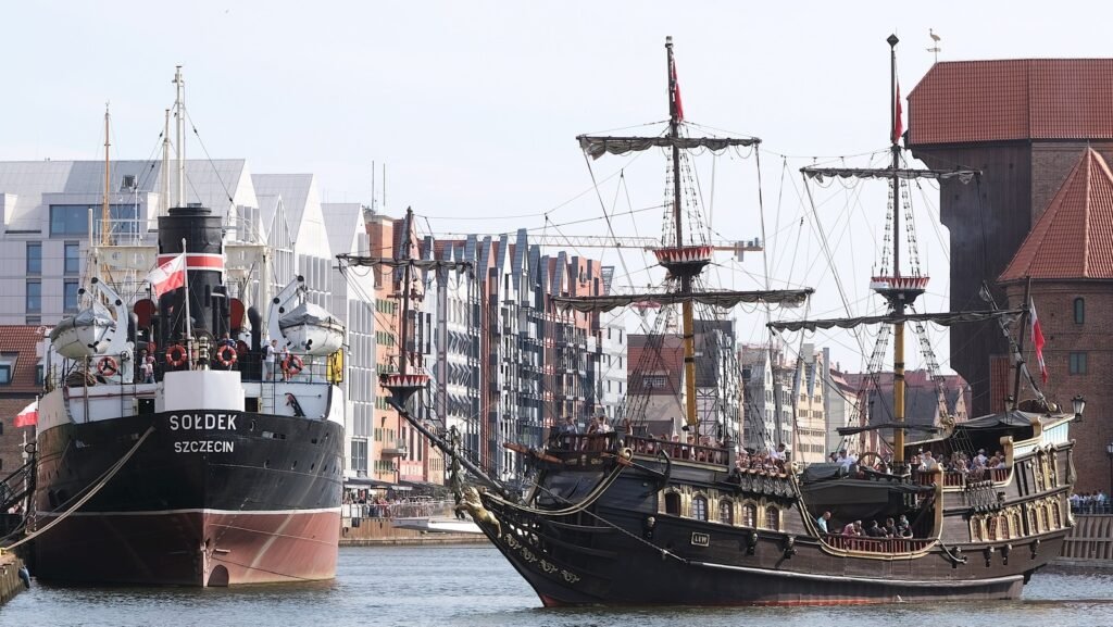 Why Do Ships Measure Speed In Knots?