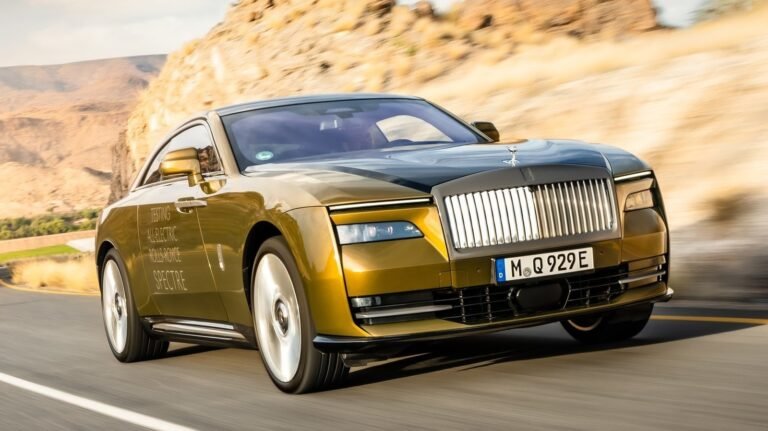 Sure, The Rolls-Royce Spectre Costs $400,000, But At Least It Now Comes With A $5,000 EV Lease Credit