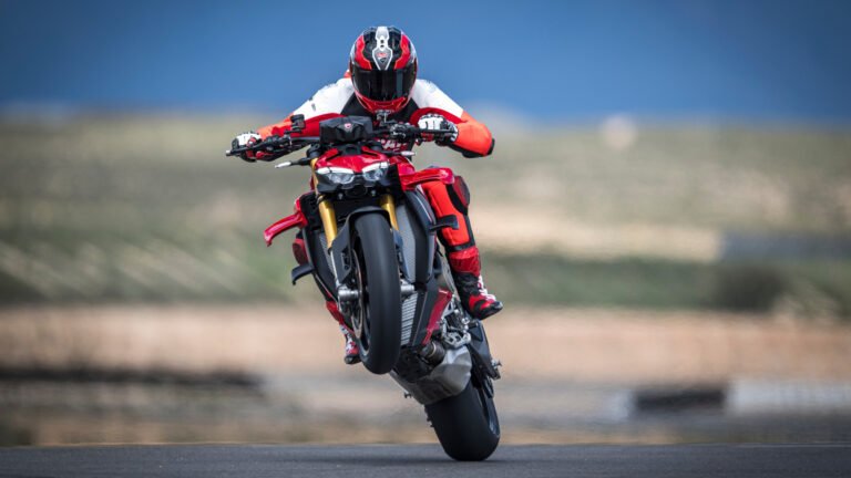 5 Naked Motorcycles That Can Out Drag Your Average Superbike