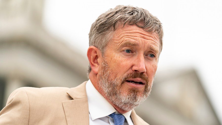 Massie: Number of Republicans voting to release Epstein files 'could snowball'