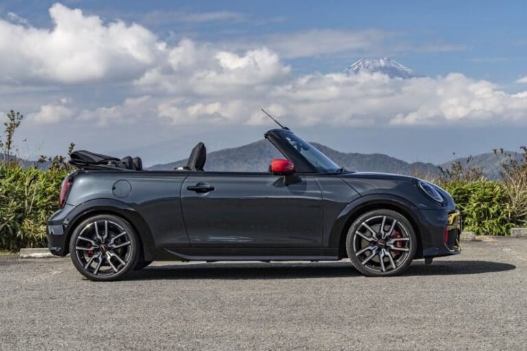 Driving Two MINIs from Tokyo to Hakone — And a Night at Tatsumi PA