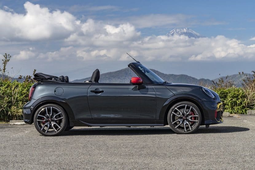 Driving Two MINIs from Tokyo to Hakone — And a Night at Tatsumi PA