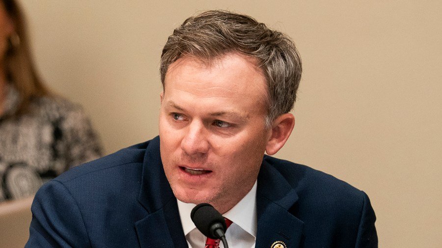 GOP rep does ‘6-7’ gesture while presiding over House