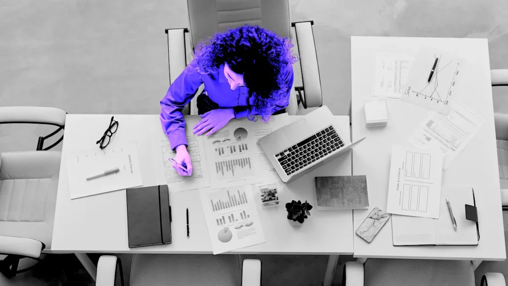 In the face of a lousy job market, many Gen Zers are taking the leap into solopreneurship