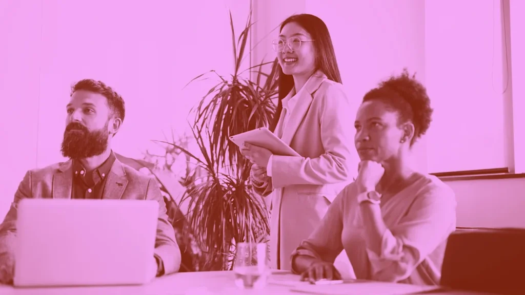 After 25 years of coaching leaders, I’ve found 1 small habit that makes people instantly like you