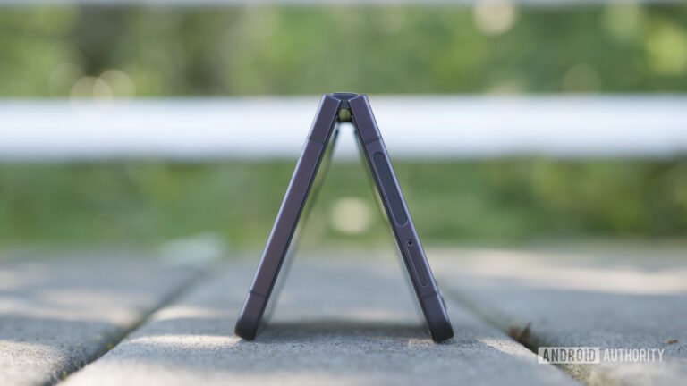 Samsung could apply the successful Galaxy Z Fold 7 formula to the Galaxy Z Flip 8