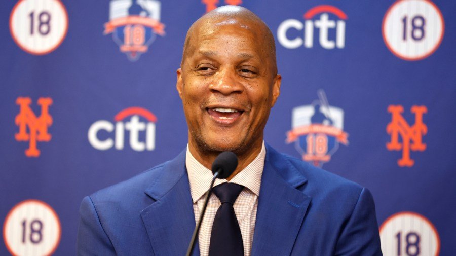 Trump pardons MLB legend Darryl Strawberry