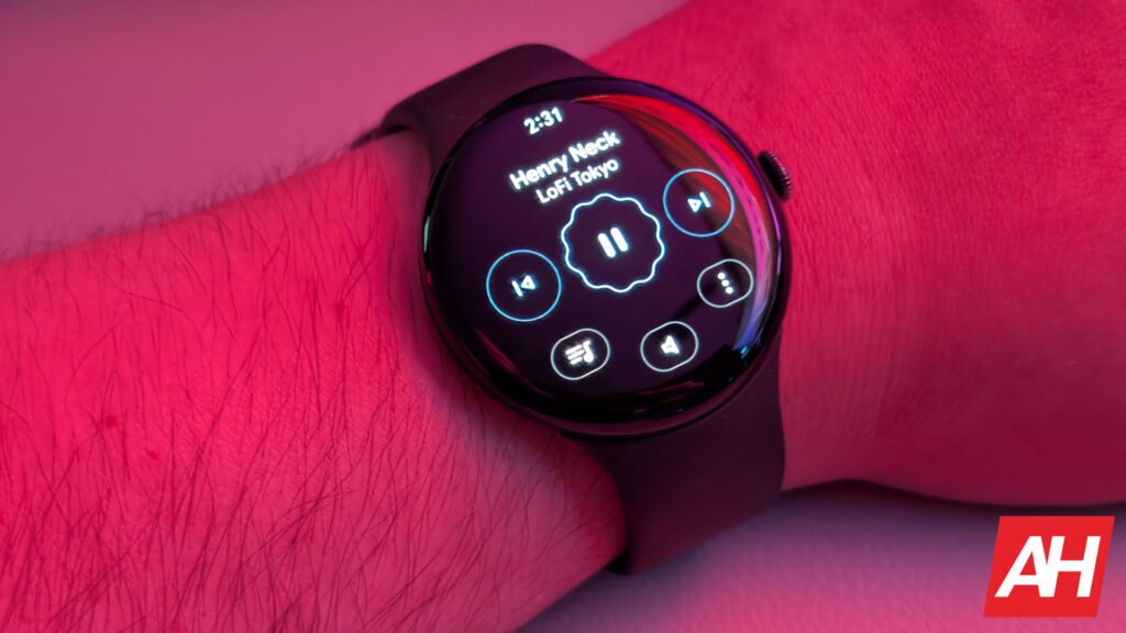 The Pixel Watch AOD now properly supports media controls