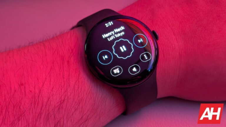 The Pixel Watch AOD now properly supports media controls