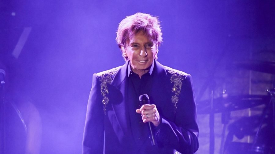 Barry Manilow reveals lung cancer diagnosis