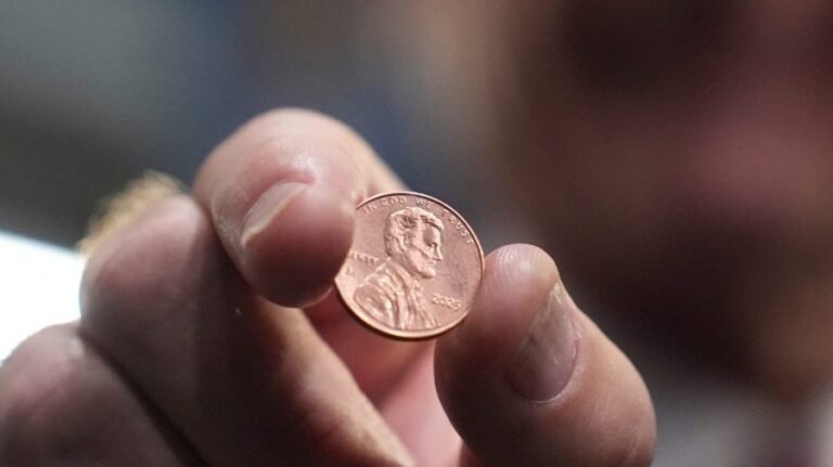 'Funeral' held for the penny at Lincoln Memorial after US Mint discontinues coin