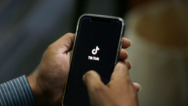 TikTok signs a deal forming a new U.S. unit including investors Oracle and Silver Lake