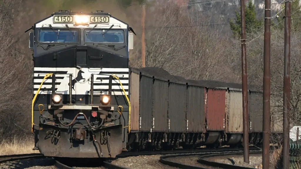 2 big rail unions oppose $85 billion Union Pacific-Norfolk Southern merger