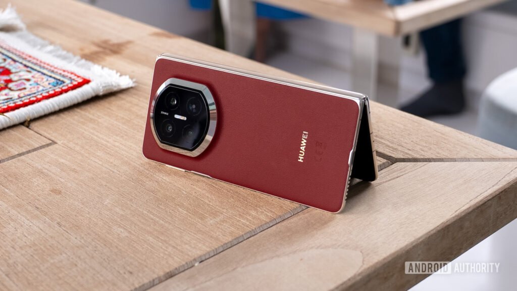 HUAWEI takes on Samsung with global launch of Mate X7 foldable
