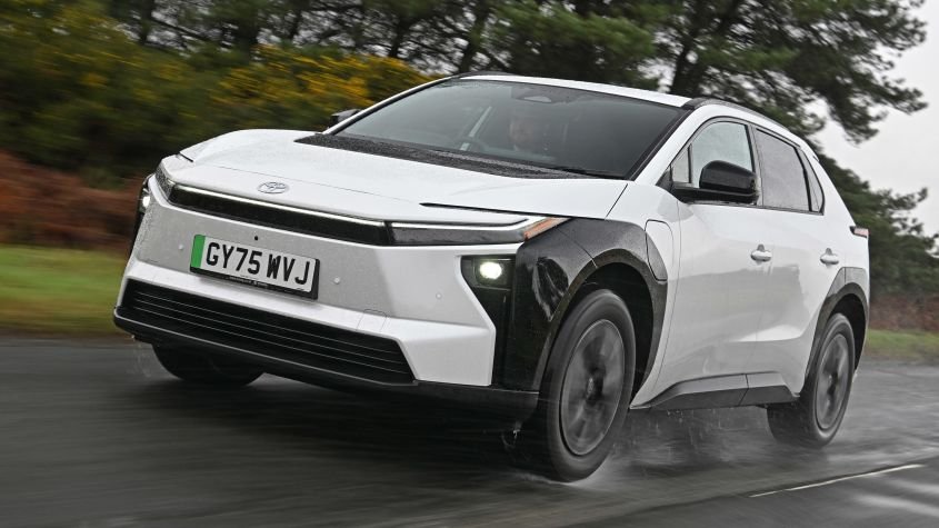 Toyota bZ4X 2025 - pictures