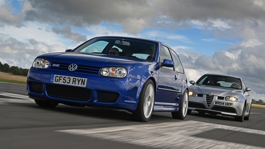 Volkswagen Golf R32 vs Alfa Romeo 147 GTA: retro V6 hot hatch battle