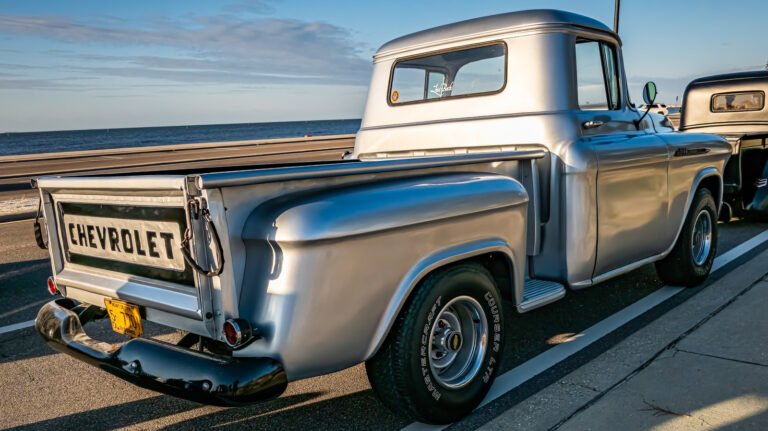 Stepside Vs. Fleetside Truck Beds: What's The Difference?