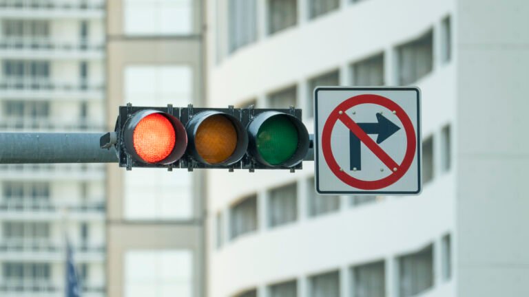 Why Do Some States Mount Traffic Lights Horizontally?