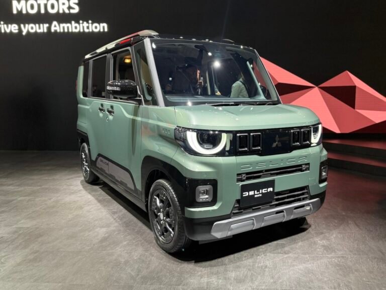 Trump Returns From Japan Obsessed With Tiny Kei Cars—and Wants Them Sold in America