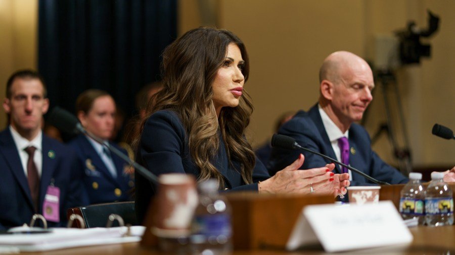 DHS review does not mention Pretti brandishing gun: Reports