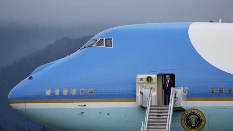 Air Force One to land at Joint Base Andrews after crew finds 'minor electrical issue'