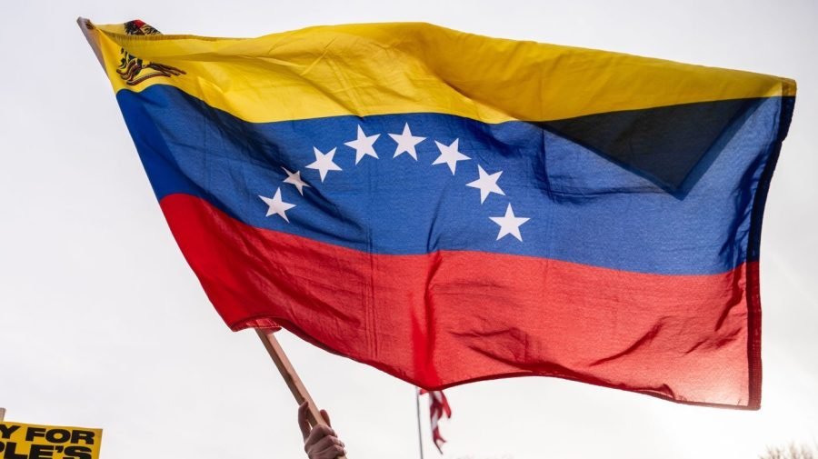 Poll finds 57 percent against US running Venezuela