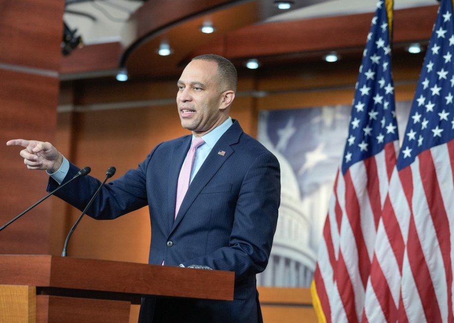 Jeffries slams Stephen Miller as 'hateful bigot' and 'architect' of DHS 'brutality'