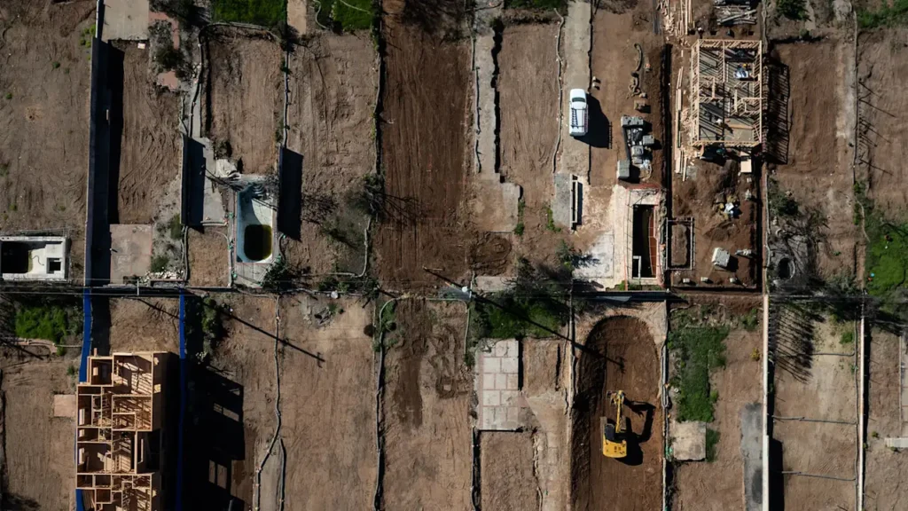 Trump signs an order to boost reconstruction in L.A., but Gov. Newsom says it misses the mark