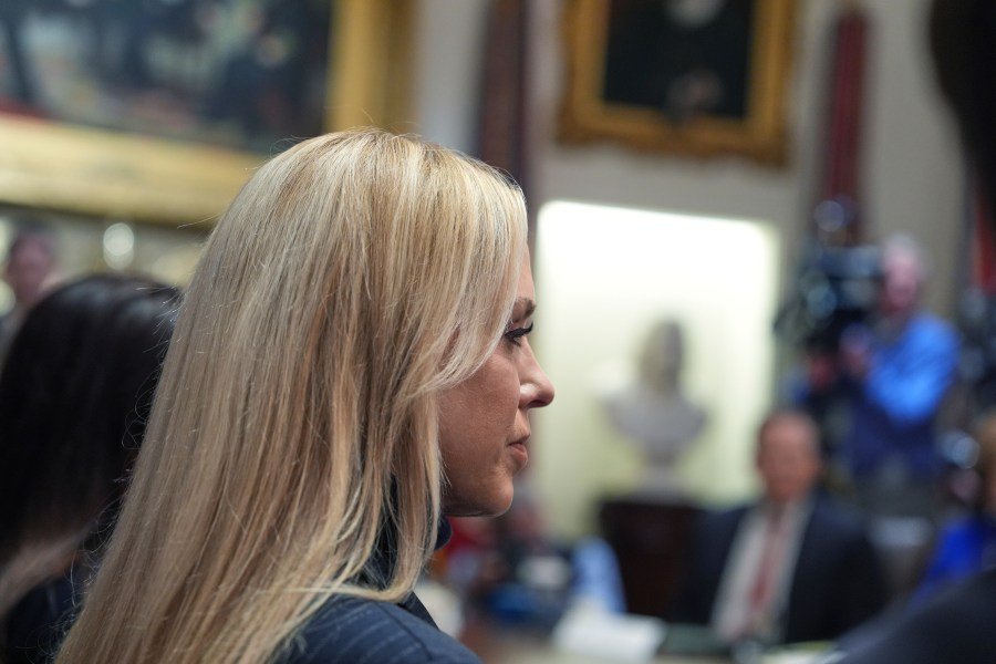 Independent journalist Georgia Fort records moments before arrest over Minnesota church disruption