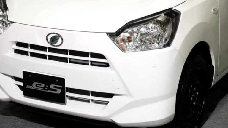 Daihatsu Built A Sleeper Kei Car With A Roll Cage And It’s Headed For Sale