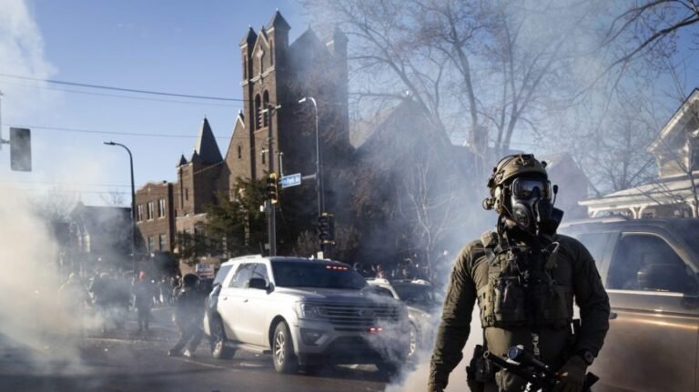 Media on right and left call for Trump to deescalate in Minneapolis